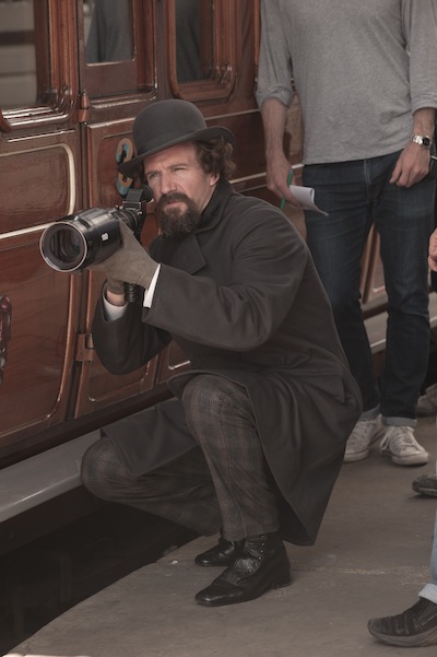 Ralph Fiennes on the set of The Invisible Woman