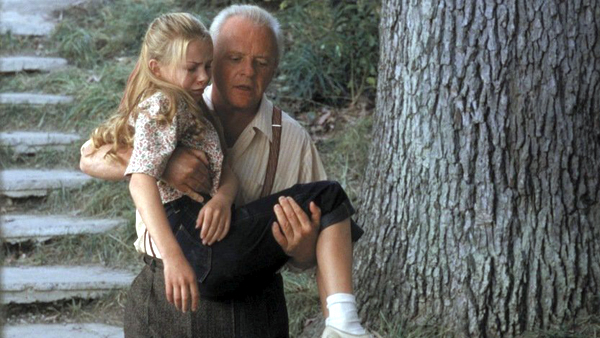 Anthony Hopkins as Ted Brautigan and and Mika Boorem as Carol Gerber in Hearts in Atlantis