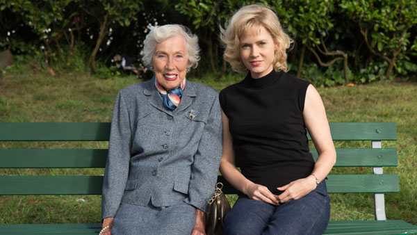 The real Margaret Keane with Amy Adams on the set of Big Eyes