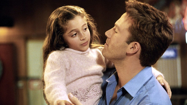 Raquel Castro as Gertie Trinke and Ben Affleck as Ollie Trinke in Jersey Girl