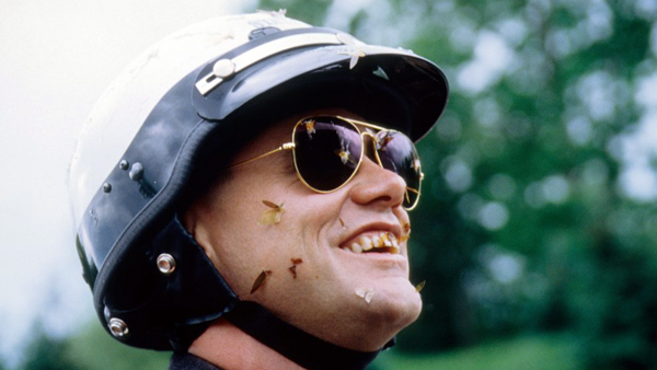 Jim Carrey as Charlie Baileygates in Me, Myself and Irene