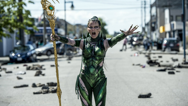 Elizabeth Banks as Rita Repulsa in Power Rangers © 2016 – Lionsgate 