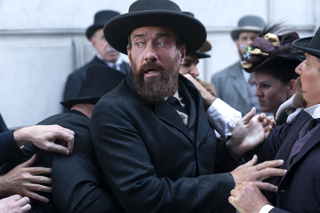 Matthew Macfadyen plays Charles Guiteau in Death By Lightning